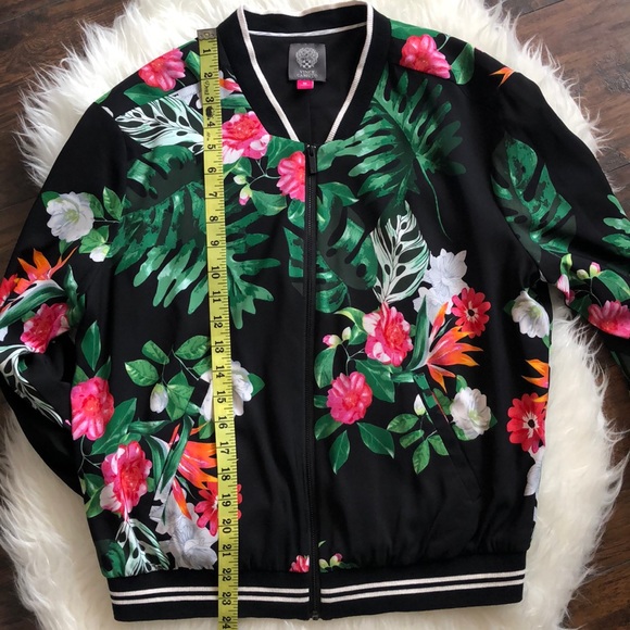 Vince Camuto Palm Jacket - Picture 7 of 8